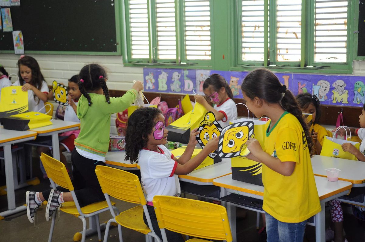 Câmara do DF quer proibir escolas públicas de liberar alunos se faltar professor