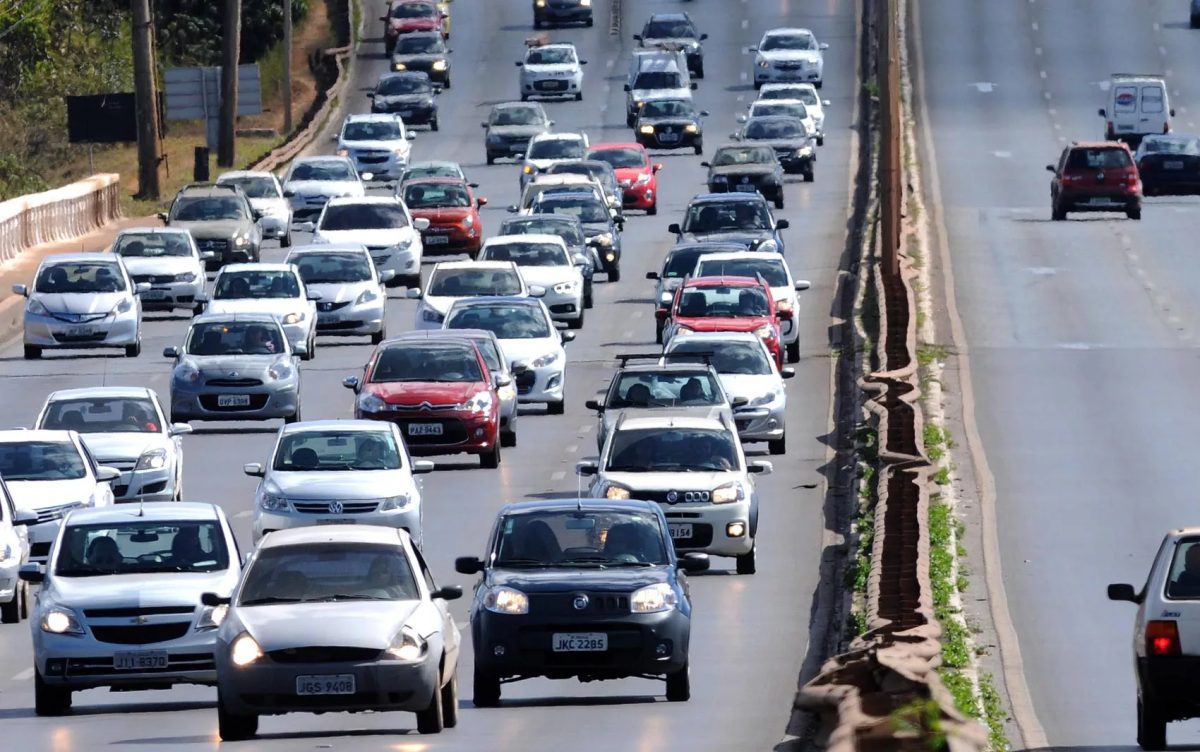 Farol desligado de dia: regra completa 1 ano sem valer no DF