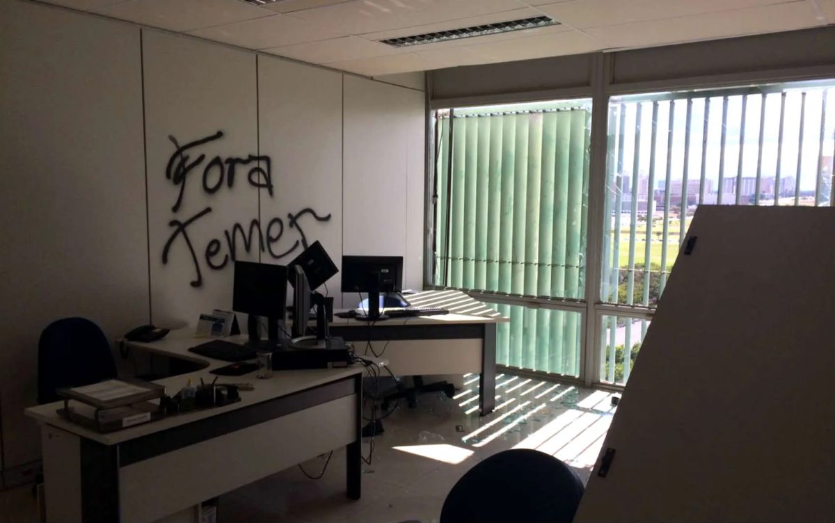 Grupo desocupa Ministério da Fazenda e deixa rastro de destruição; fotos